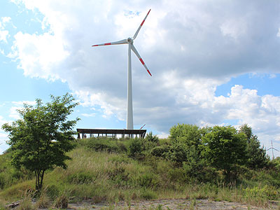 Windpark mit Feldherrenhgel